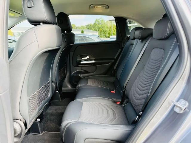 Mercedes-Benz B 200 Progressive Sedan