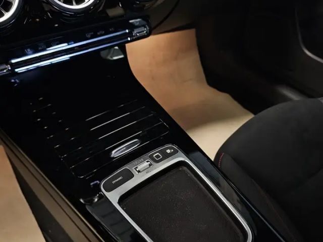 Mercedes-Benz CLA 200 AMG Line