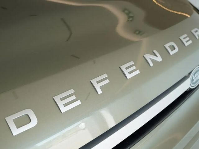 Land Rover Defender P400e