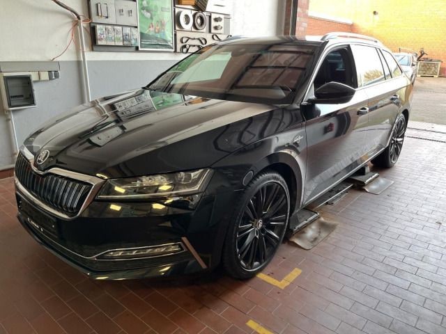 Skoda Superb Combi iV