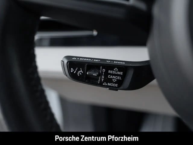 Porsche Taycan InnoDrive Luftfederung Rückfahrkamera