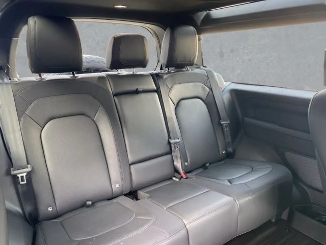 Land Rover Defender 90 D250 SE