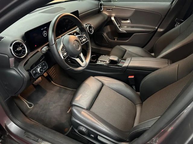 Mercedes-Benz A 250 *Carplay*LED*Kamera*Pano-Schiebe*