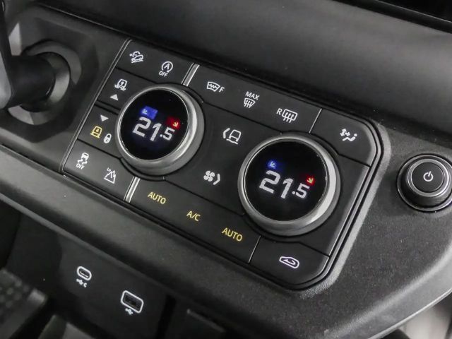 Land Rover Defender 90 D250 Dynamic SE