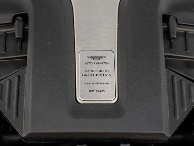 Aston Martin DBX Magnetic Silver