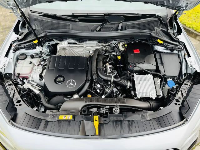 Mercedes-Benz GLA 200 Progressive Sedan