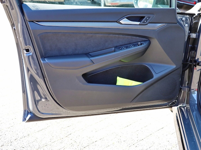 Volkswagen Golf 1.5 eTSI DSG Plus R-Line