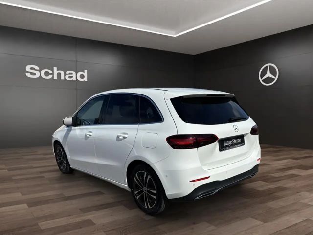 Mercedes-Benz B 200 Sedan
