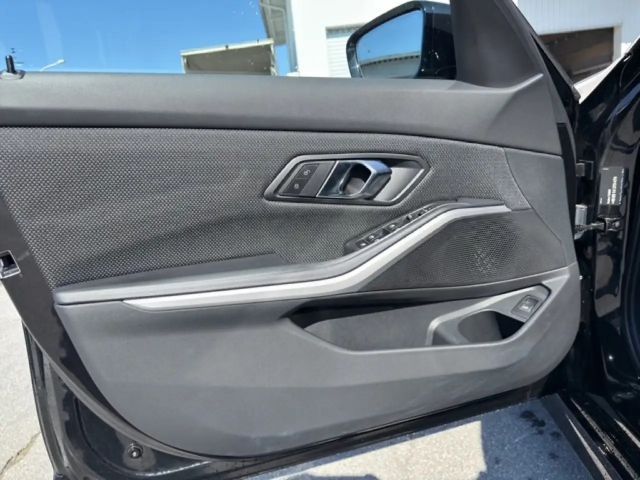 BMW 320 *** WIDSCREEN DISPLAY *** NP 61.260 *** -52% ***