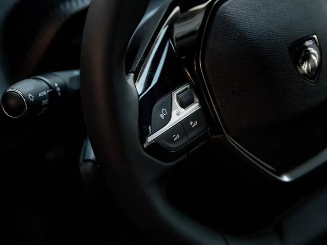 Peugeot 2008 100 PK MT6 | 360° Camera | Keyless | Dodehoekde...