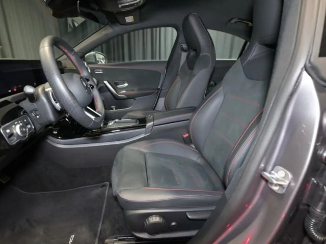 Mercedes-Benz CLA 200 AMG Line Coupé