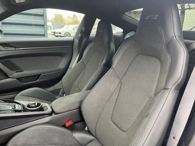 Porsche 992 Carrera Coupé GTS