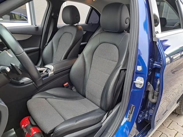 Mercedes-Benz C 300 C 300 e Sedan