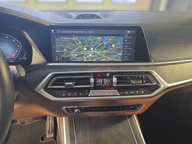BMW X7 M50i