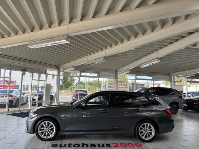 BMW 320 320e M-Sport Touring