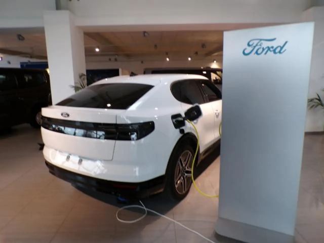 Ford Capri Premium RWD