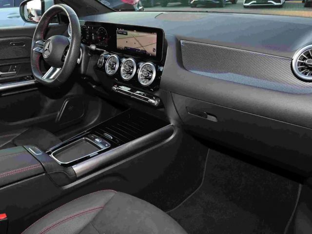 Mercedes-Benz GLA 180 AMG Line