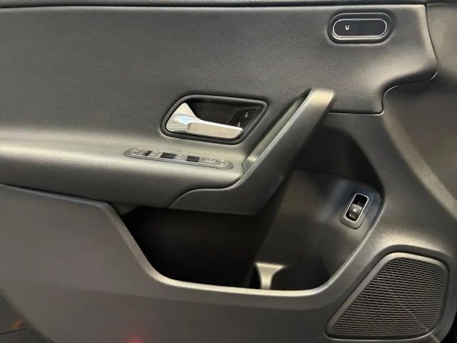 Mercedes-Benz A 250 A 250 e