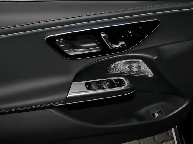 Mercedes-Benz E 220 AMG Line E 220 d Sedan