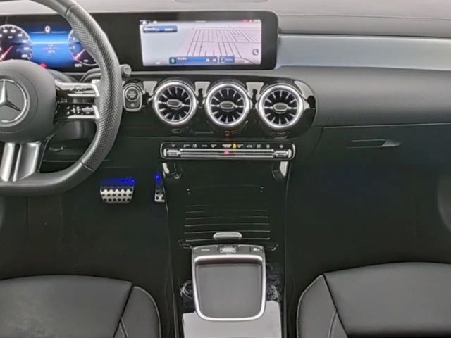 Mercedes-Benz A 250 4MATIC AMG Line Premium