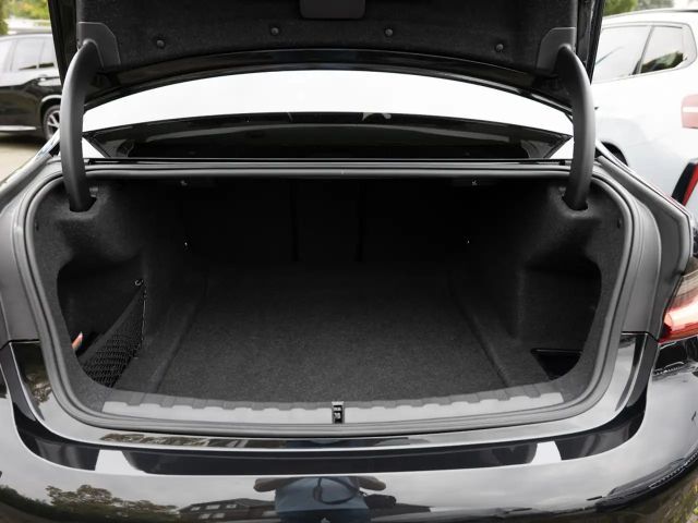 BMW 320 320i M-Sport Sedan xDrive