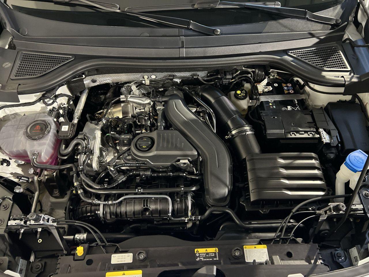 Volkswagen T-Roc 1.5 eTSI DSG IQ.Drive R-Line