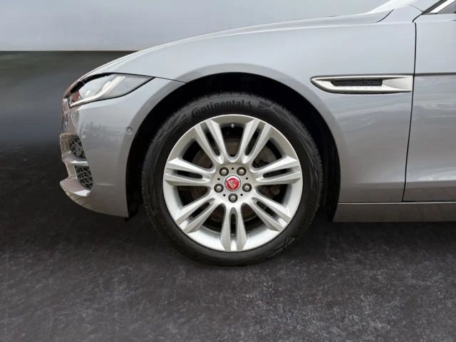 Jaguar XE AWD D200 SE