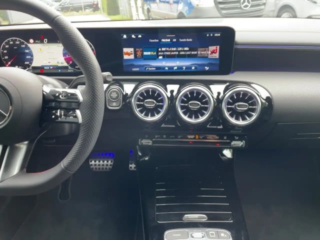 Mercedes-Benz CLA 200 AMG Line Shooting Brake