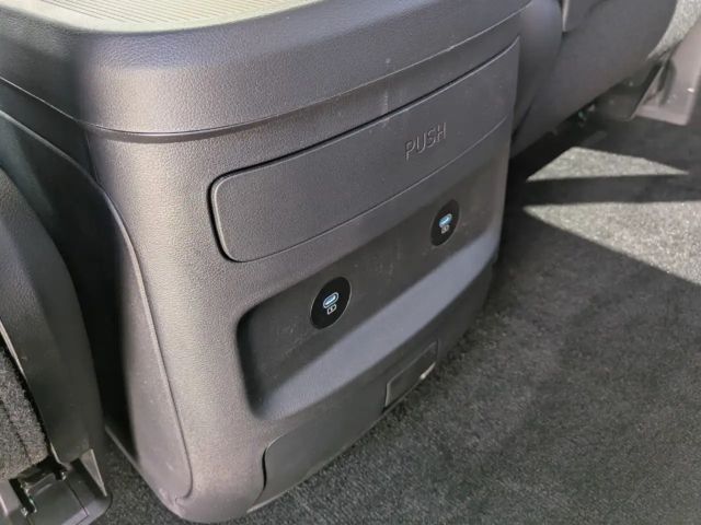 Hyundai Staria Signature