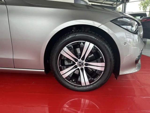 Mercedes-Benz C 180 AVANTGARDE Sedan