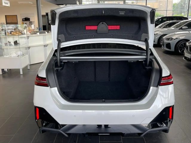 BMW 520 520d M-Sport Sedan