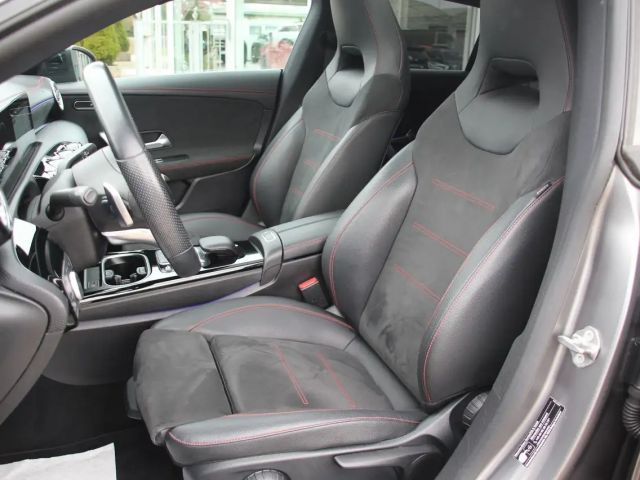 Mercedes-Benz CLA 200 AMG Line