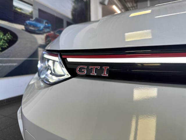 Volkswagen Golf 2.0 TSI GTI