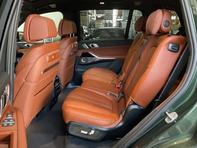 BMW X7 60i  Sonderlackierung | Sitzbelüftg | Bower & Wilk