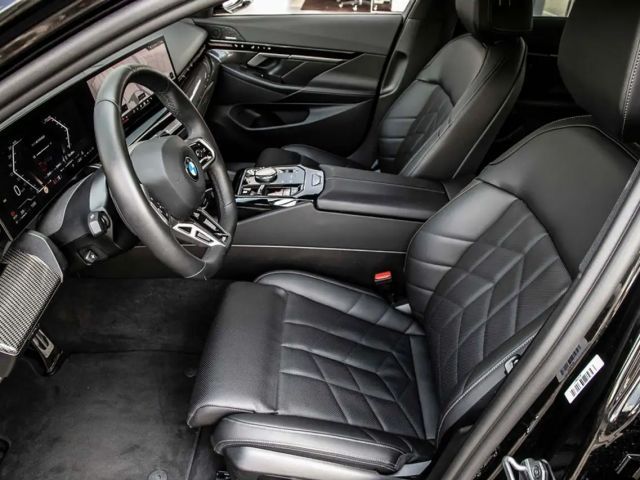 BMW 520 520i M-Sport Sedan