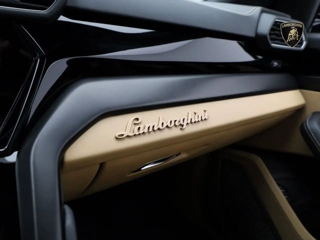 Lamborghini Urus MY22 I AKRAPOVIC I B&O I PANO