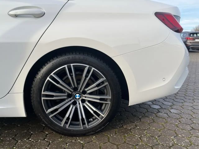 BMW 318 318i M-Sport Sedan
