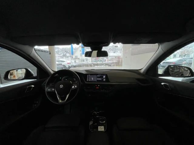 BMW 118 118i Sedan Sport Line