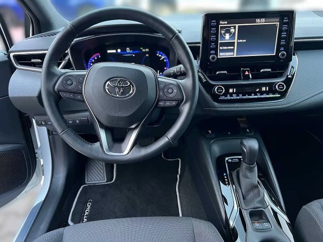 Toyota Corolla Hatchback Team D