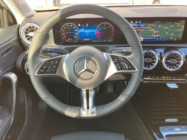 Mercedes-Benz A 180 A 180 d Hatchback