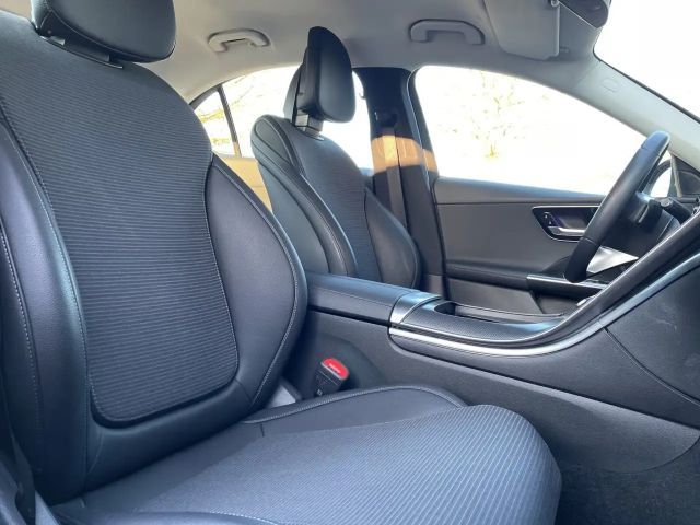 Mercedes-Benz C 200 AVANTGARDE Sedan