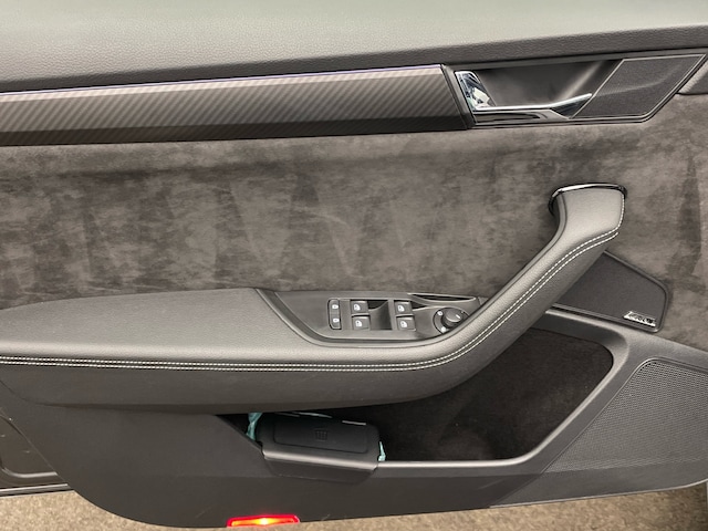 Skoda Superb 2.0 TDI Combi Sportline