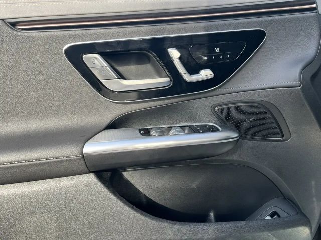 Mercedes-Benz EQE 300 Sedan