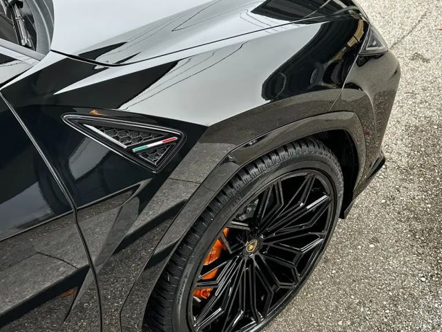Lamborghini Urus SE *Akrapovic*Carbon-Paket*23"*B&O*Pano*