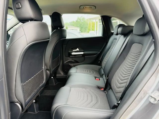 Mercedes-Benz B 200 Progressive Sedan