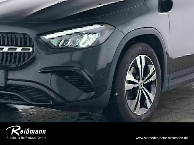 Mercedes-Benz GLA 180 Night, LED , Hands free, Panorama, AHK