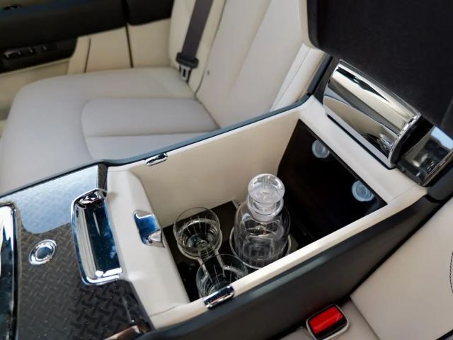 Rolls-Royce Cullinan Cullian Black Badge 2026  4 Seats I star headliner