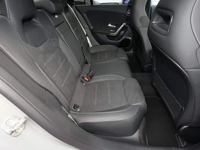 Mercedes-Benz CLA 200 AMG Line Coupé