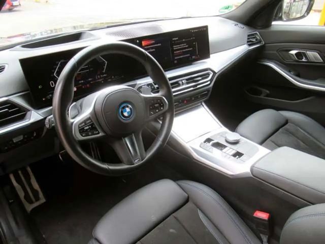 BMW 330 330e M-Sport xDrive