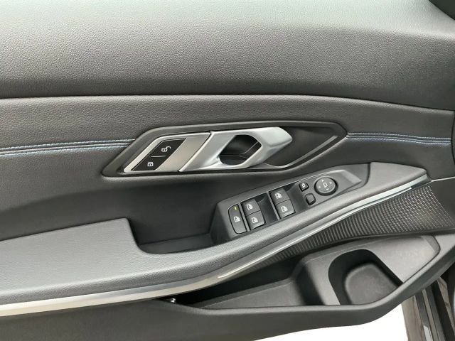 BMW 320 320i M-Sport Sedan